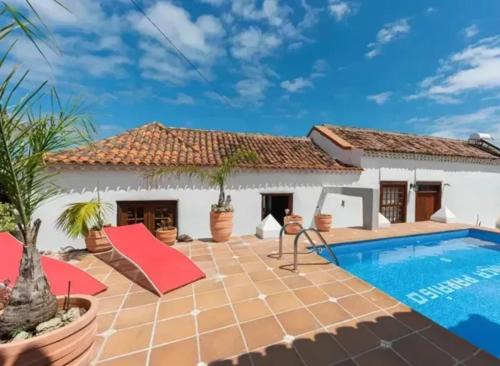 Charming house with shared pool in San Cristóbal de La Laguna