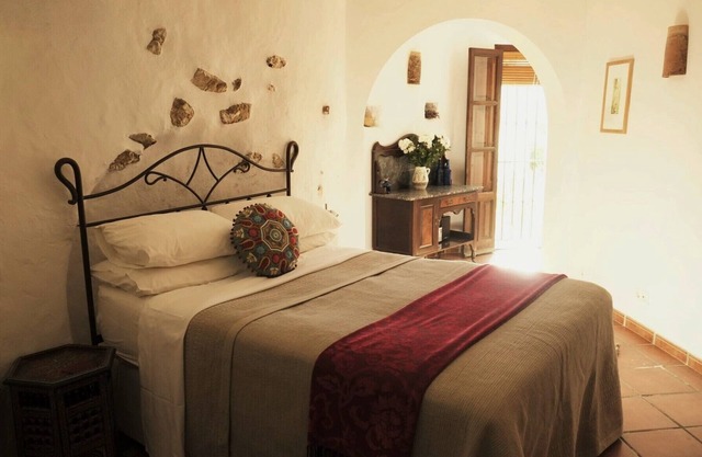 Charming House With Spectacular Open Views and Free Wifi, close to all amenities