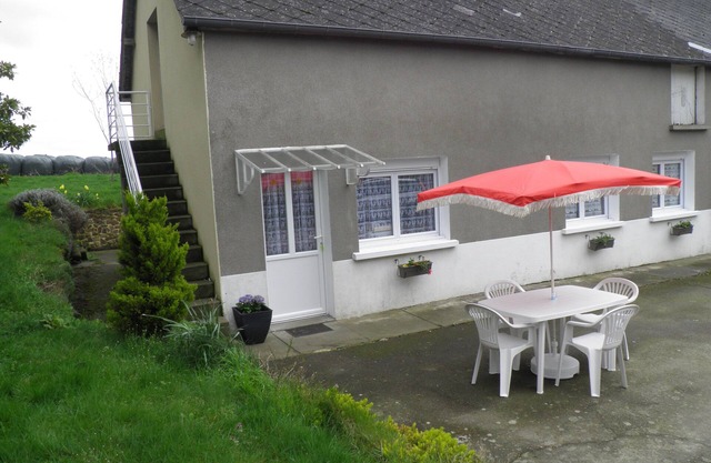 Charming independent country cottage with large space