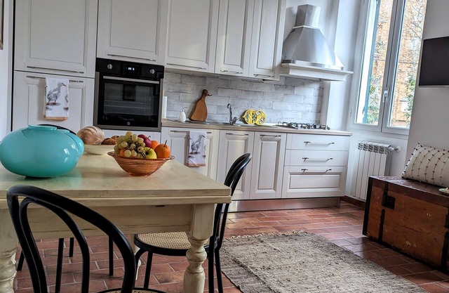 Charming La Spezia Apartment, 15 min walk to Train Station