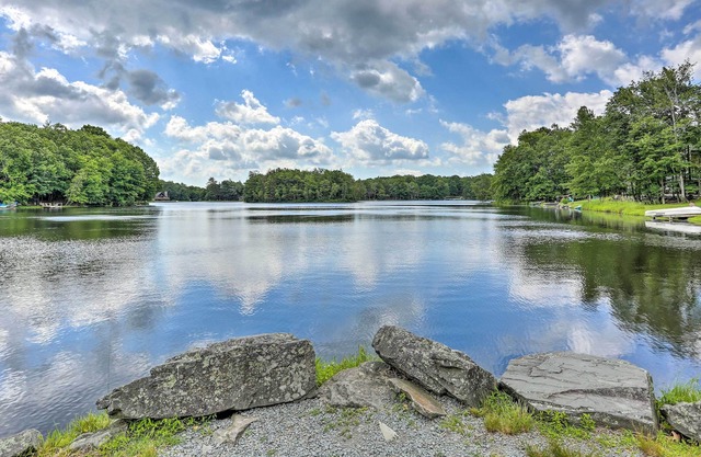 Charming Lake Ariel Home w/ Deck + Community Perks