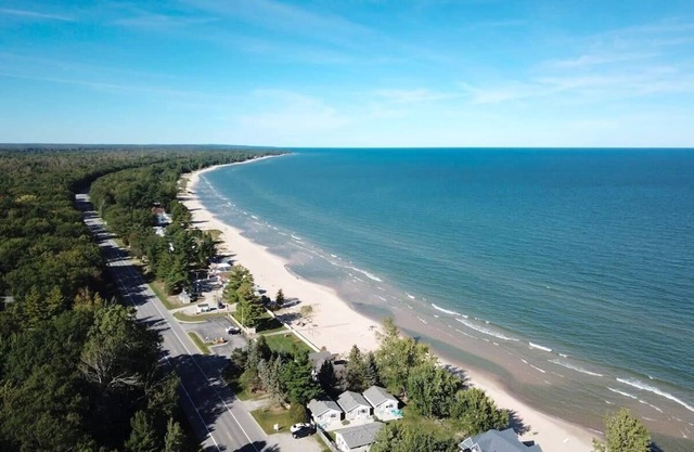 Charming Lake Huron Cottage Private Beach Access