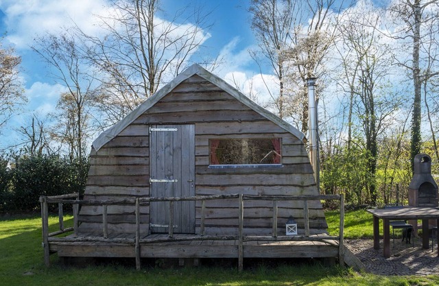 Charming lodge with terrace in Oeffelt