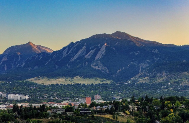 Charming, NEW CONSTRUCTION 5-bedroom home in Boulder