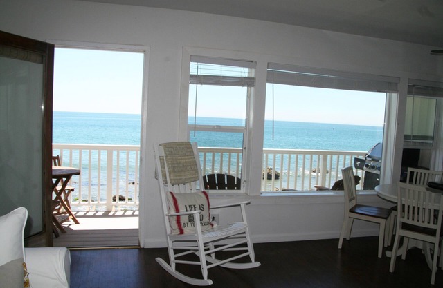 Charming Oceanfront Get-Away on Sandy Carbon Beach - Stingray