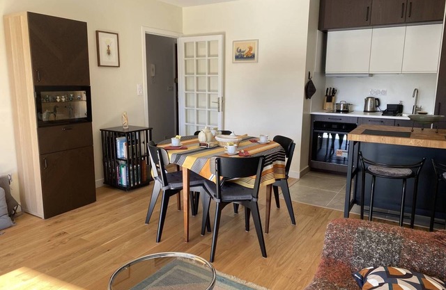 Charming one-bedroom apartment with Wi-Fi in the resort center