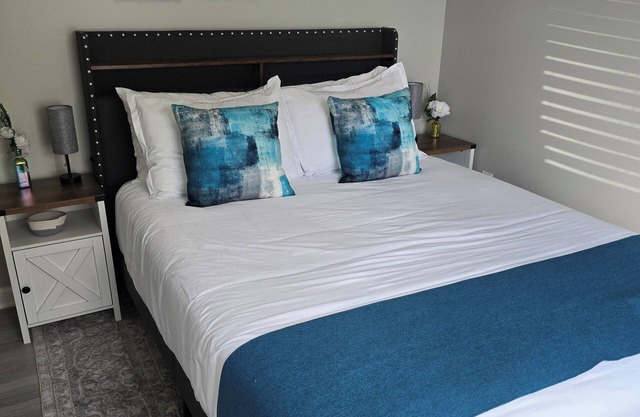 Charming one level 2-bedroom townhome in brilliant Lebanon!