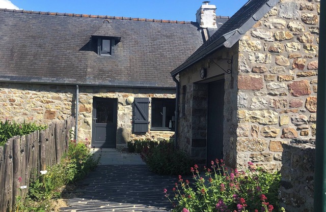 Charming Penty near Île Vierge, a gem of the Crozon Peninsula.