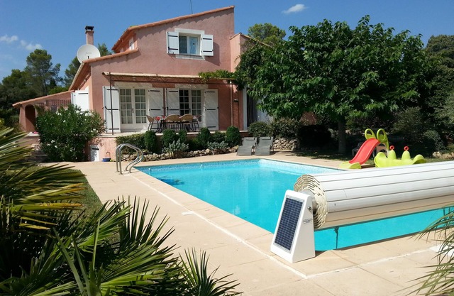 Charming pet friendly Provencal home with air con and outdoor heated pool