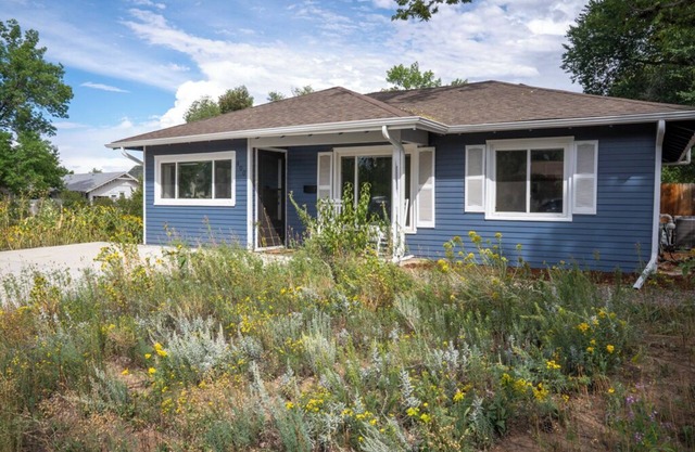Charming, Pet-friendly House with Office in Old Town for Monthly Stays