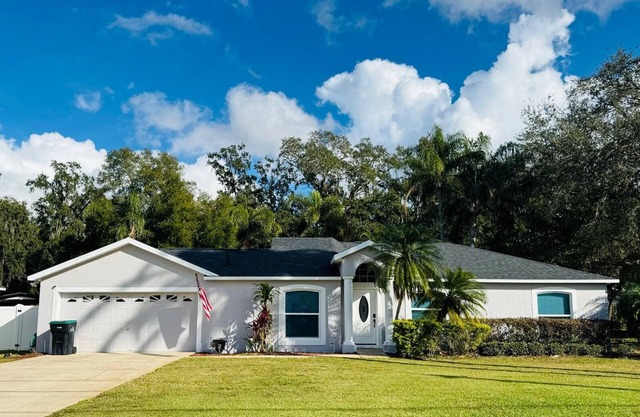 Charming pool house with 3-bedrooms with WiFi, AC in delightful Orlando location