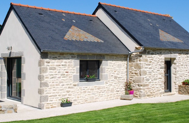 Charming, quiet and bright cottage 300 m from the beaches and 20 m from the GR34