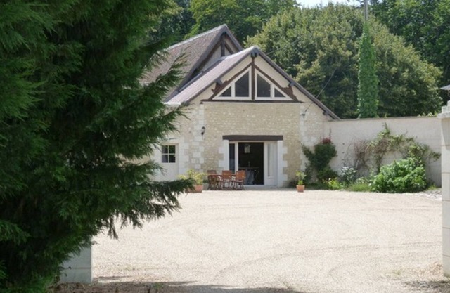 Charming Restored Barn in Loire Valley with Free WiFi, Baby Kit, and Proximity to Top Sites