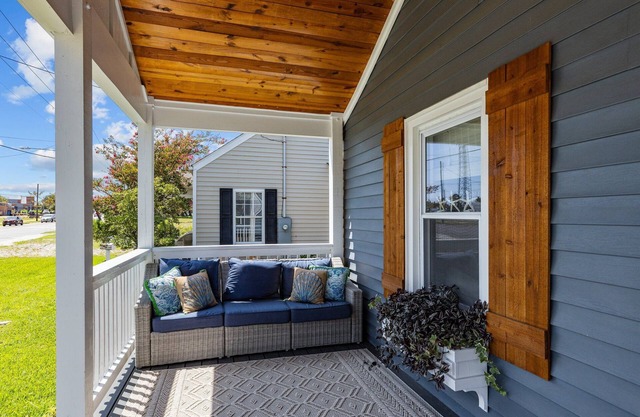 Charming recently renovated coastal retreat