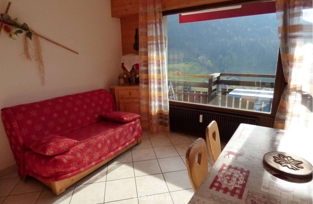Charming Renovated Studio with Cabine, Sleeps 5, South-Facing Balcony near Ski Lift - Le Grand-Bornand