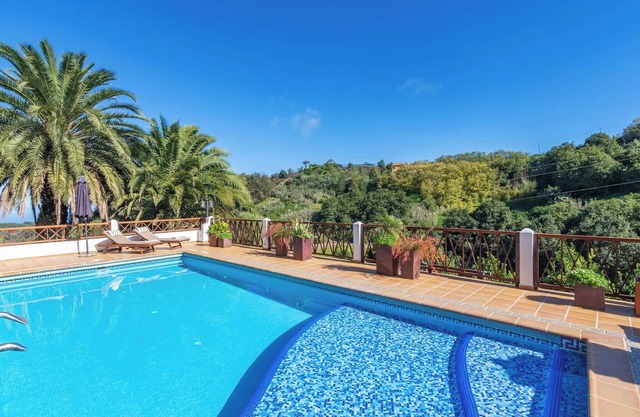 Charming Retreat in Fontanales with Pool