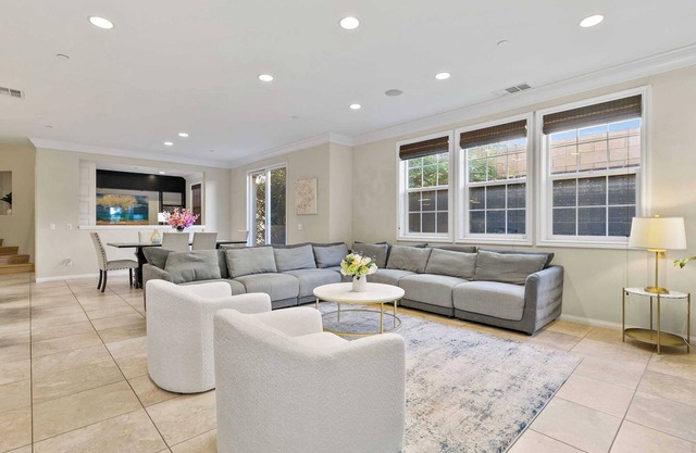 Charming Retreat on Irisbend: Relaxation Awaits Near All Attractions #40848