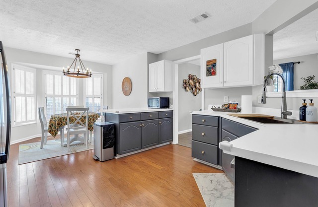 Charming Retreat Prime Location & Kids' Playground