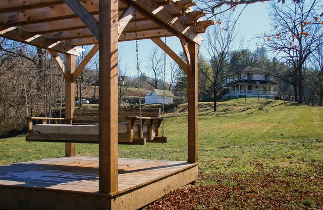 Charming Riverfront House with Full Kitchen, Wifi, and Central AC | Dog-Friendly