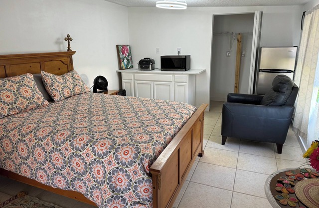 Charming Room with WiFi and AC in Beautiful Venice