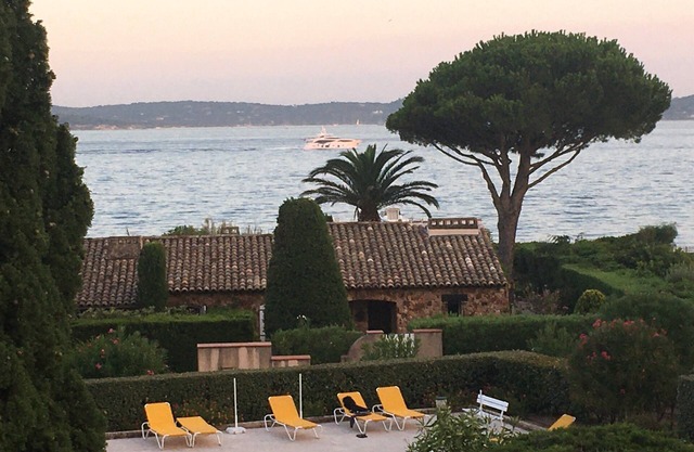 Charming sea-view apartment.