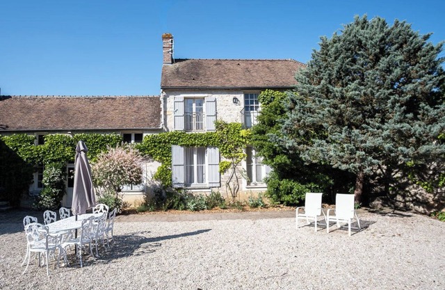 Charming self-contained suite in farmhouse