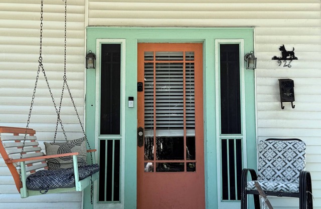 Charming shotgun double in Irish Channel, minutes from everything!