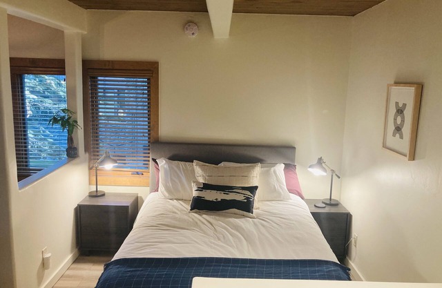 Charming slopeside condo with pool