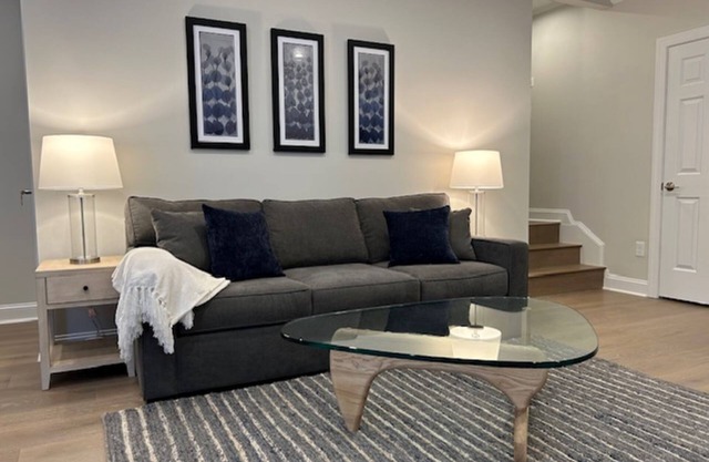 Charming, Spacious, Quiet 1-bd apartment near Downtown Huntersville, 1000 sq ft