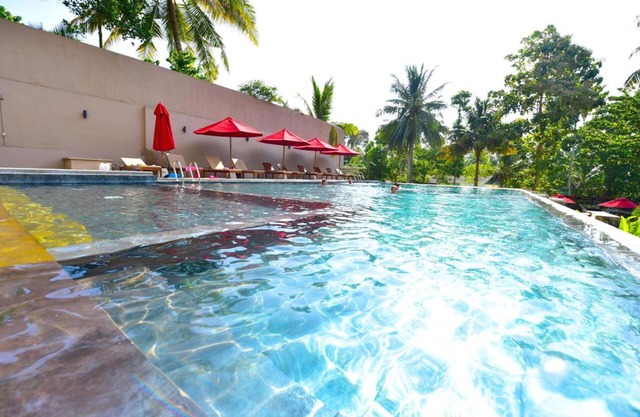 Charming Stay Just Steps from the Beach – Perfect for Couples & Families!