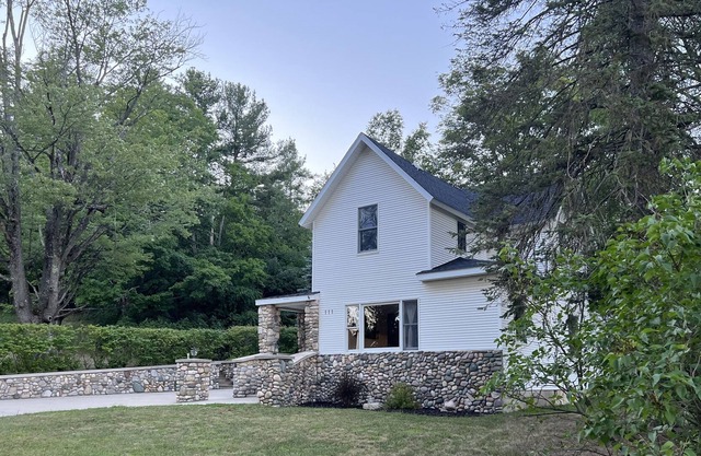 Charming Stone Cottage in Downtown Bellaire