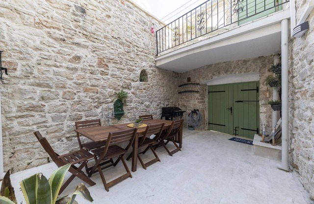 Charming stone villa in Betina