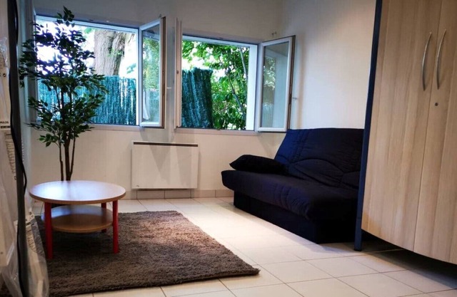 Charming studio 30 minutes from Paris near Evry and Orly airport