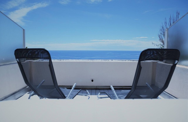 Charming studio cabin sea view