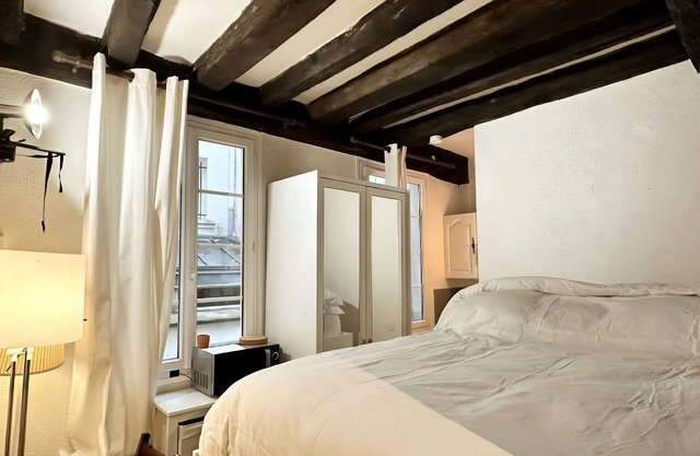 Charming Studio in Marais - Heart of Paris/2mn to metro