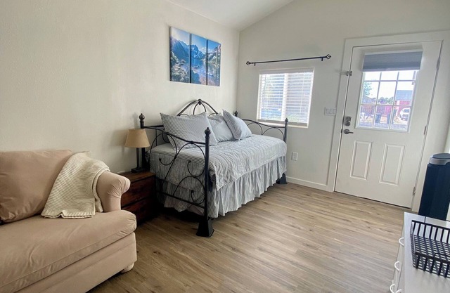 Charming studio in Mesa with AC, WiFi