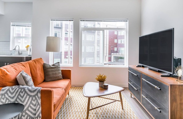 Charming Studio in Redmond, Rooftop + Pet-Friendly