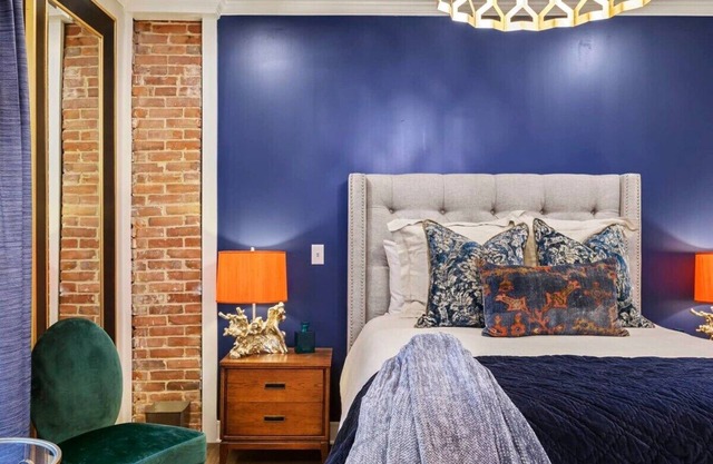 Charming Studio Queen Bed Wifi+Shopping