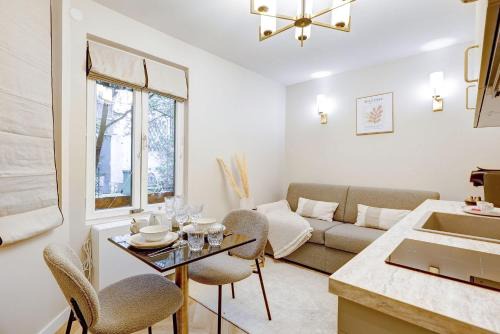 Charming studio with A-C