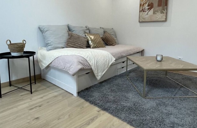 Charming T2, private parking, garden