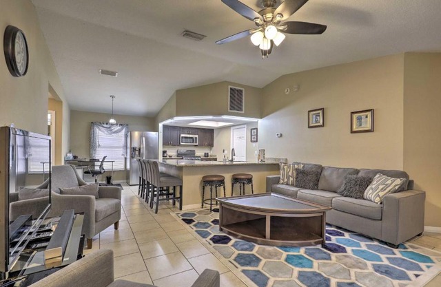 Charming Tampa Bay Hideaway WFH Friendly!