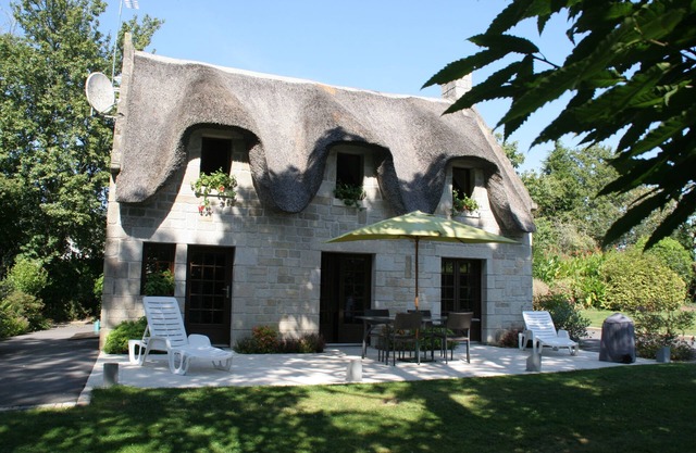 Charming thatched cottage south finistere