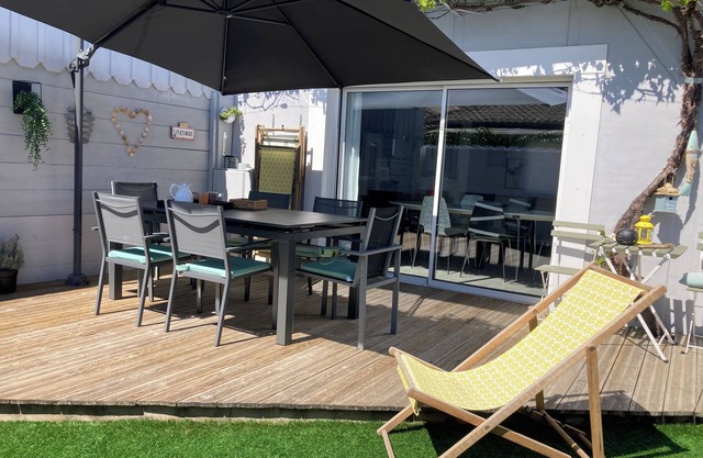 Charming town center house, totally renovated, near beaches LIT and CONTIS