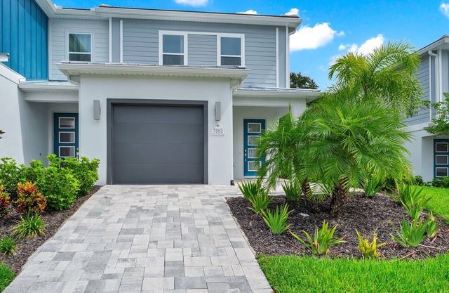 Charming Townhouse near Disney with Resort & Waterpark Access - 7853SD