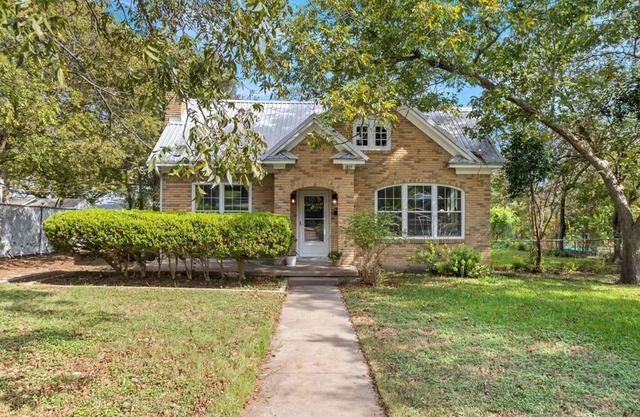 Charming Tutor nestled in historical neighborhood