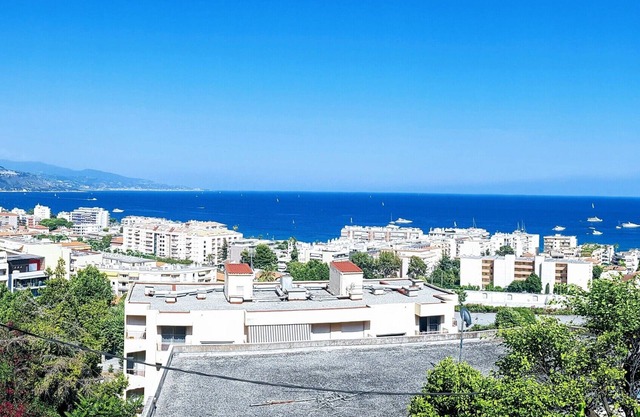 Charming villa with panoramic sea view near Monaco