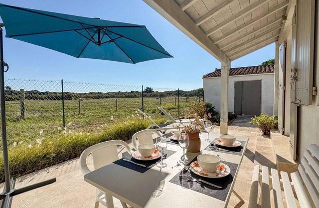 Charming villa facing the dune with yard - parking