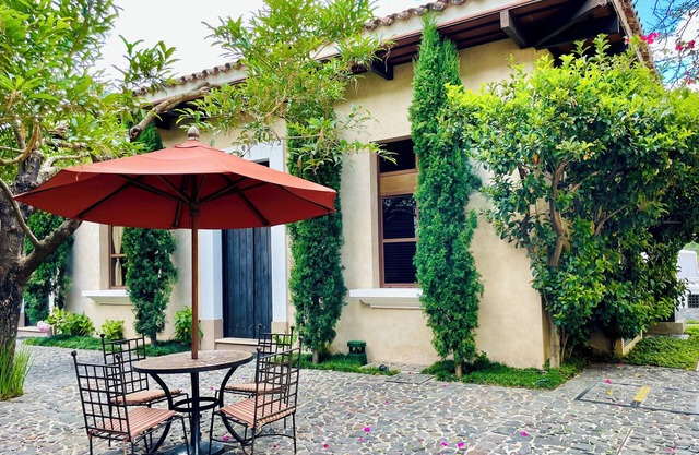 Charming villa in Antigua 1 km from park, heated swimming pool, parking Shuttle