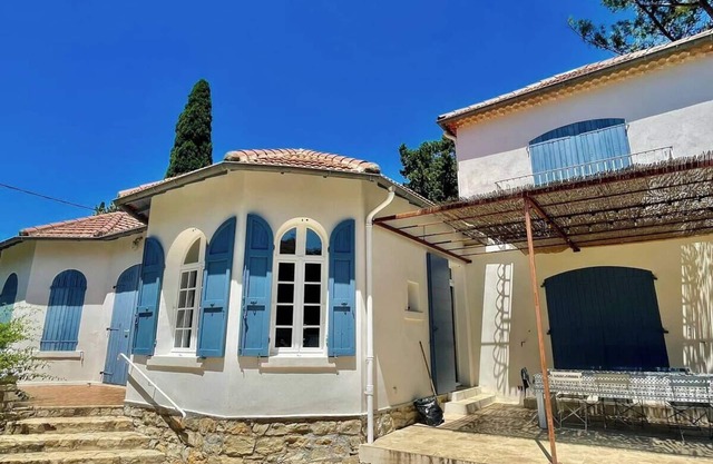 Charming villa with quiet garden 100m from the sea and Les Lecques beach!