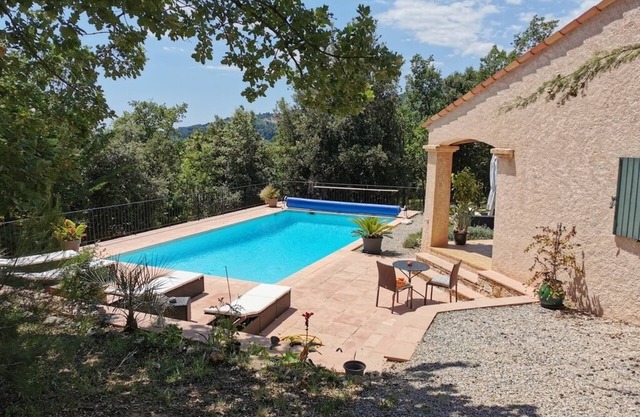 Charming villa between sea and mountains